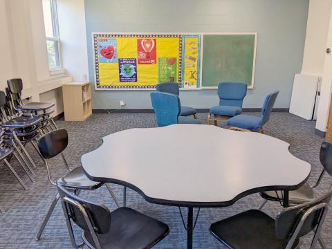 Classroom 4 with table and chairs